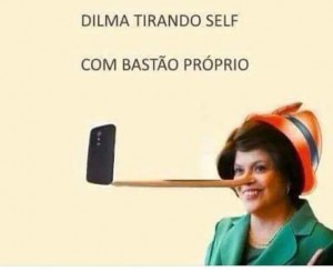 Dilma e seu bastão de selfie