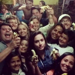 Galera fazendo banana selfie!