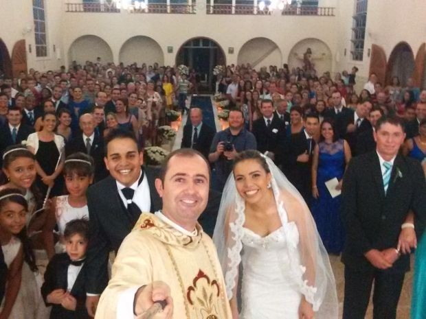 Padre com pau de selfie!