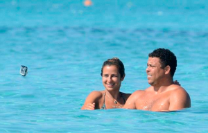 Ronaldo na foto com o pau de selfie sem o pau!