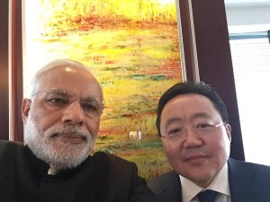 Selfie de Modi com o presidente da Mongólia!